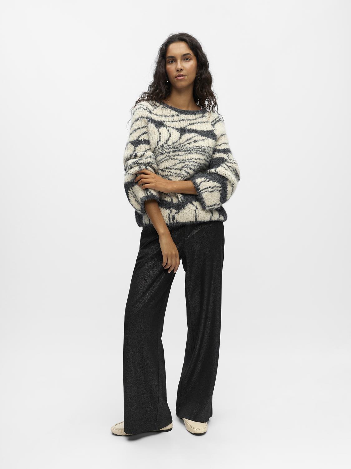 model_shot-front_full